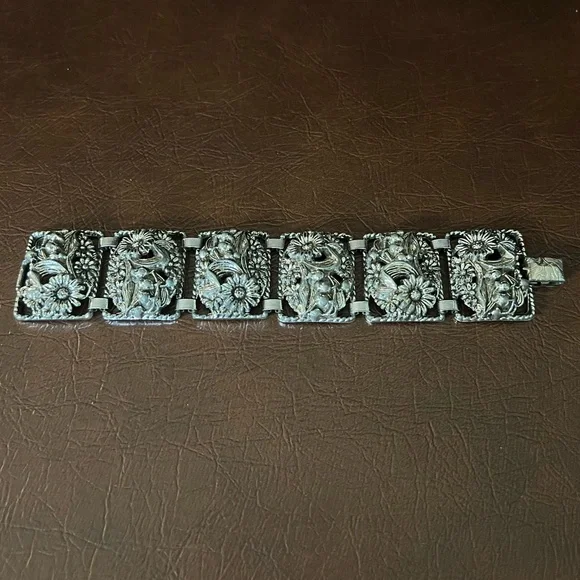 Vintage Sarah Coventry Antique Floral Silver Tone Bracelet, Signed - Picture 2 of 12
